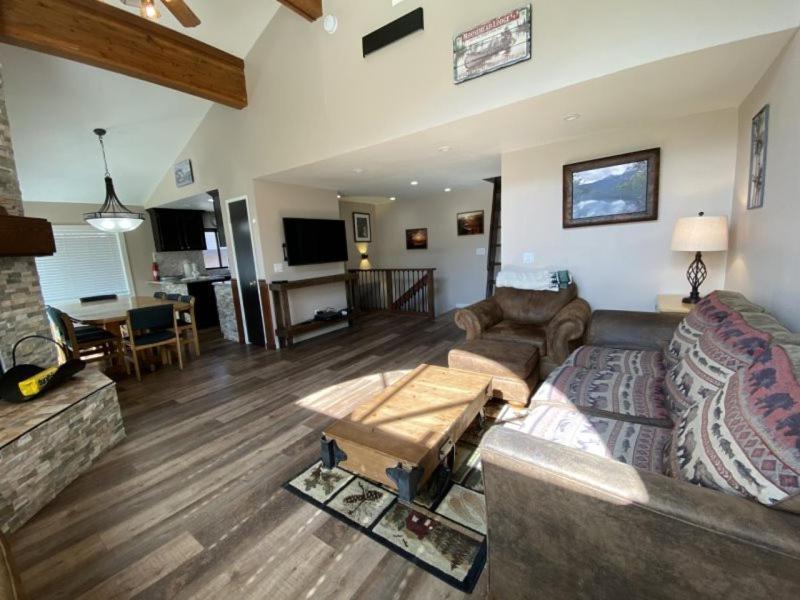 Rr-edgewater17 Apartment